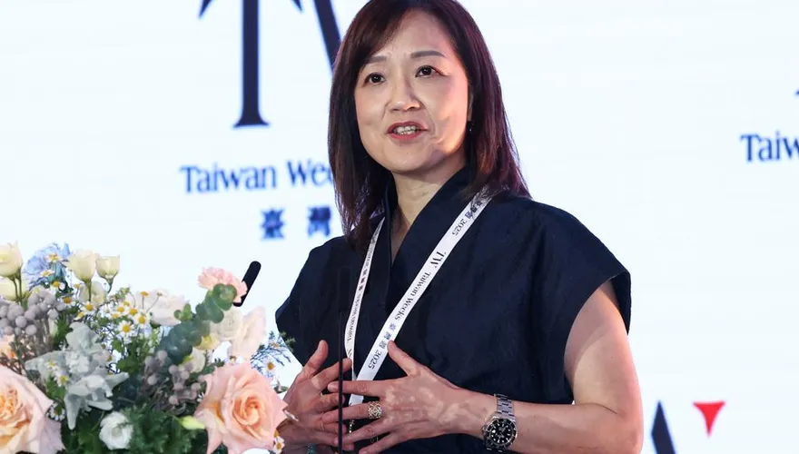 玉女歌手轉戰金融圈！「外銀最美CEO」掌管12兆資產