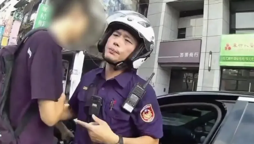影/毒蟲紅線違停拒檢逃逸　拔腿狂奔遭壓制起獲毒品
