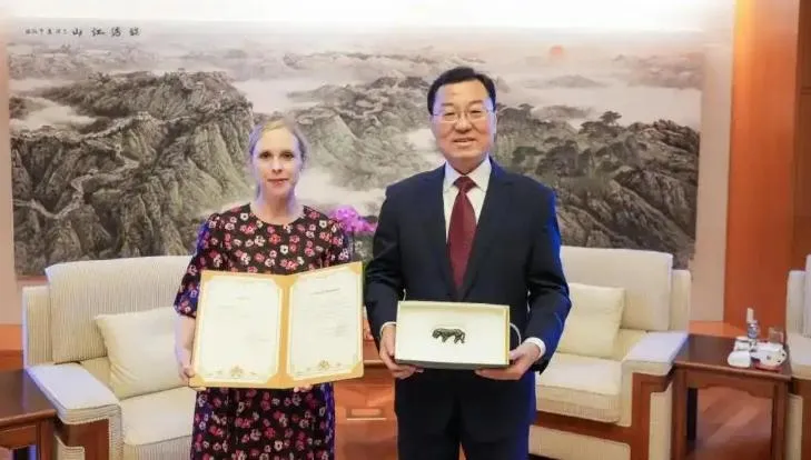 春秋戰國時期遺產！美民間返還大陸虎形牌飾文物