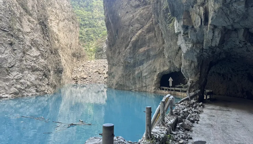 花蓮太魯閣燕子口堰塞湖蓄水量270萬噸！水流50分鐘到下游錦文橋