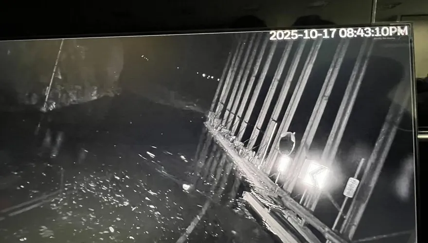 影/立霧溪燕子口堰塞湖溢流淹路面　10/18早上執行壩體降挖