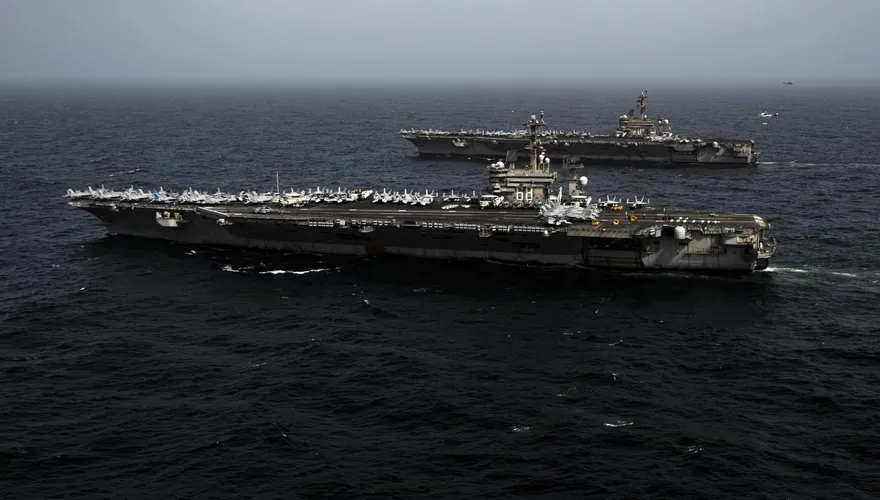 美軍亞太部署雙航艦　尼米茲號抵南海、華盛頓號返橫須賀