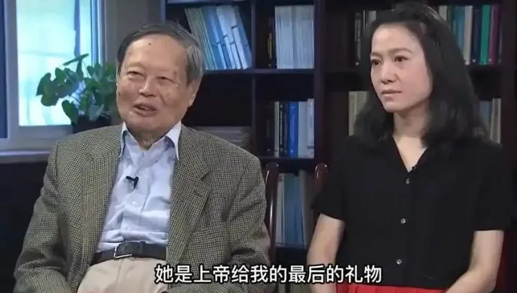 楊振寧103歲逝！妻翁帆撰文：他交出了一份滿意的答卷