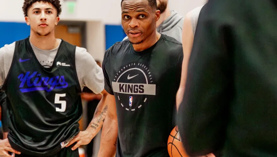 NBA/差點沒頭路...西河被問本季結束後退不退　瞬間撇頭：不