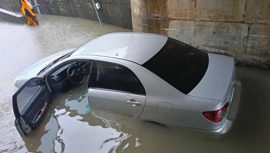 影/悚！風神外圍環流襲頭城　「水吞車」慘烈災情曝