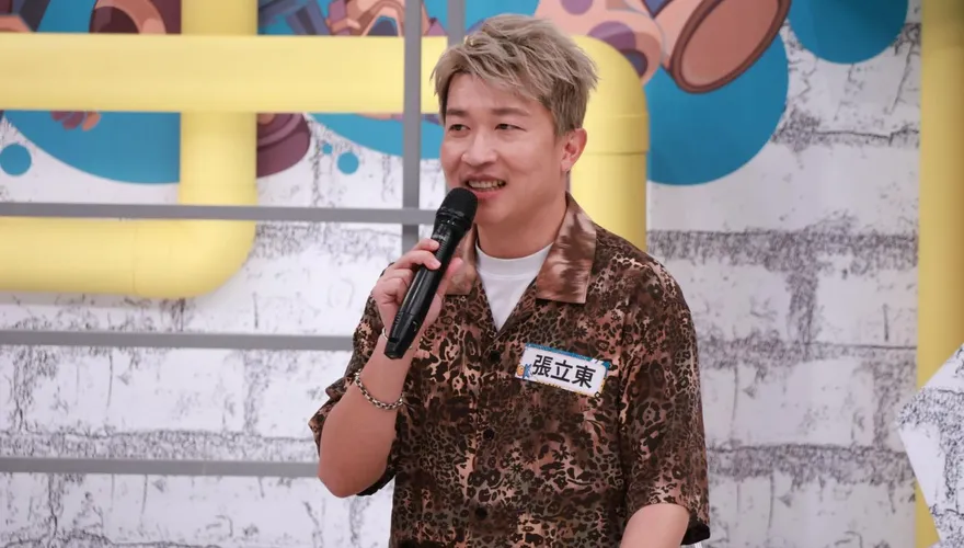 周杰倫整員工！張立東笑曝「全程陪演」還原過程