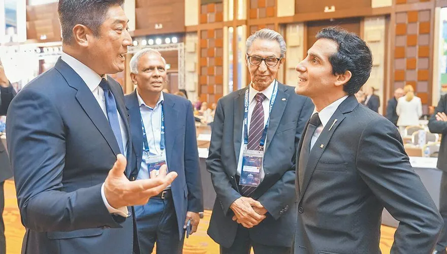 承襲父親經貿外交長才　辜仲諒連任WBSC執行副會長