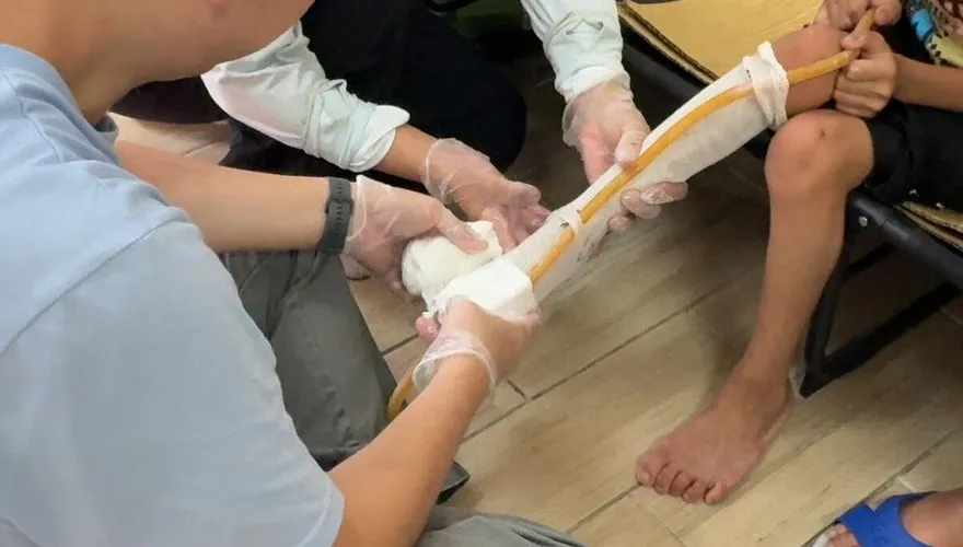 我的「腳腳」被沖走了！光復災區8歲童失去矯具　門諾團隊趕工打造
