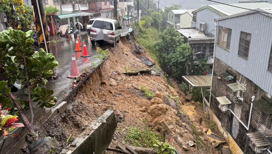 林口跟三峽都出事了！大範圍塌陷直擊