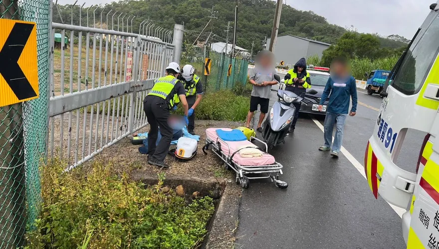 苗栗騎士雨中倒臥路旁沒反應！警消趕抵已明顯死亡