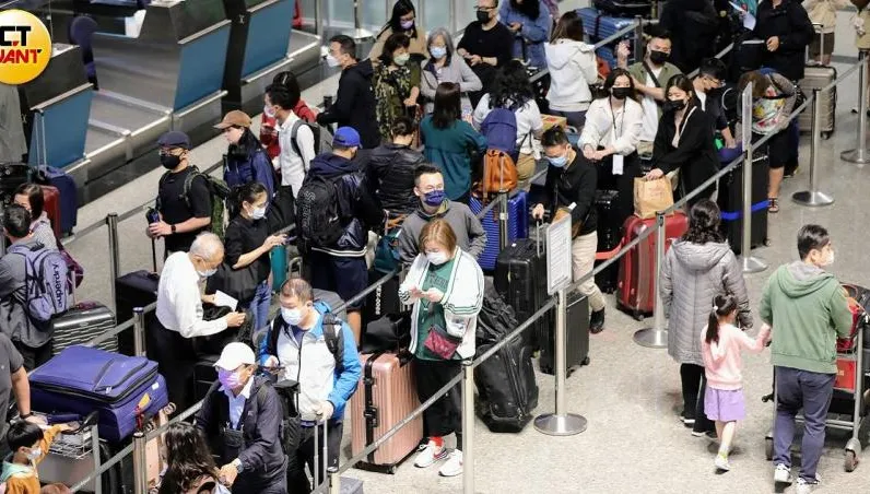 光復節連假出國人潮塞爆桃機　旅客嘆：國旅死透了