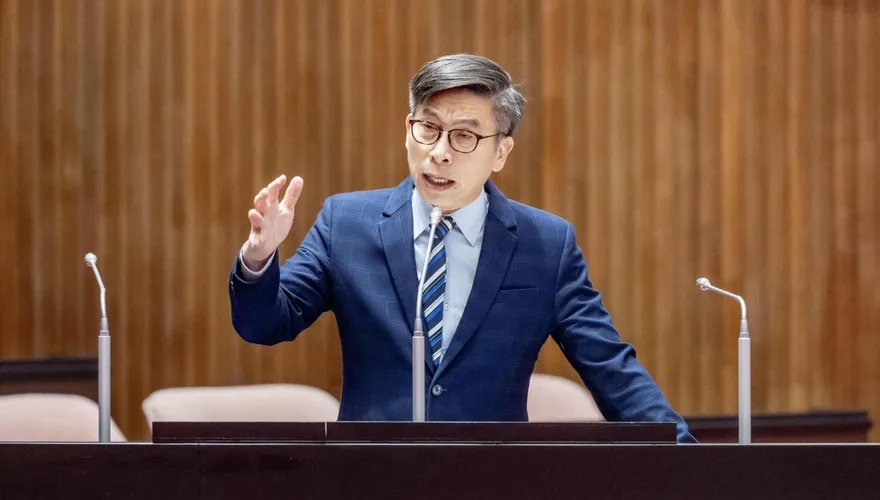 鍾佳濱引公憤！全台防疫他幸災樂禍喊4字　慘遭網友灌爆