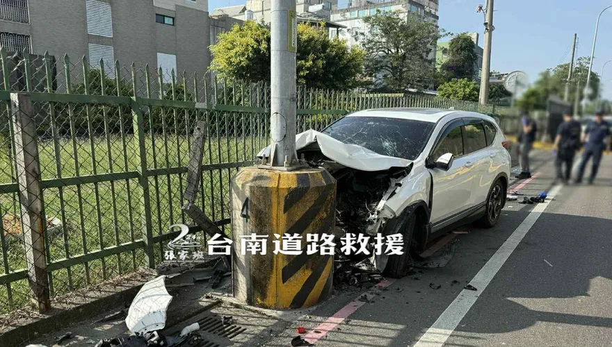 4口家出遊天人永隔！台南25歲父打盹自撞燈桿「女嬰不治」
