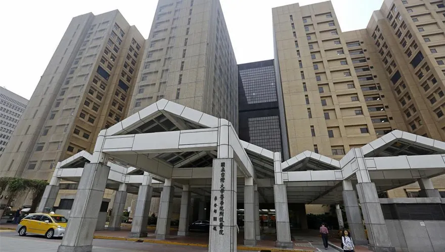 台大駁兒科醫「時薪900元」  院方：底薪另計