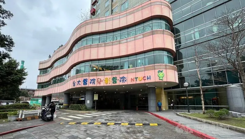 「時薪900元」台大兒科值班費遭批低於行情　院長：有假日加給
