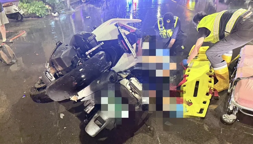 影/三峽18歲無照男雨夜擊落老翁　2人慘摔送醫