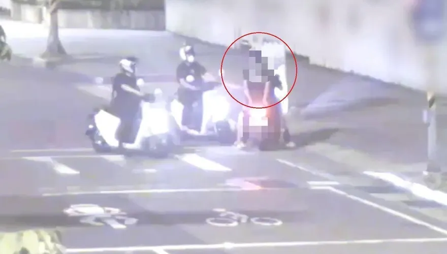 影/南港警攔查乘客未戴安全帽　駕駛藏毒太緊張露餡了