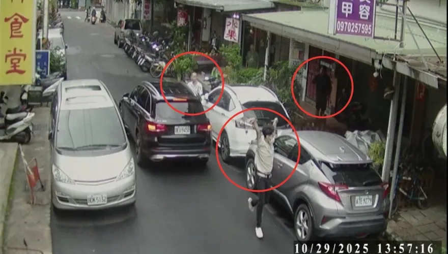 影/新北新店爆街頭大混戰　3男互毆受傷全進警局