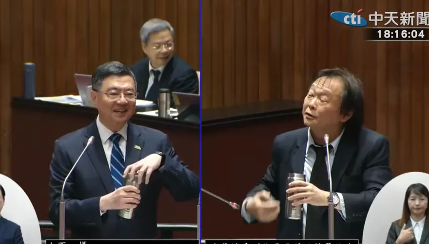 重現北農老總對決「扶龍王」！王世堅質詢喊暫停喝水　韓國瑜妙回：你不是流氓可以喝