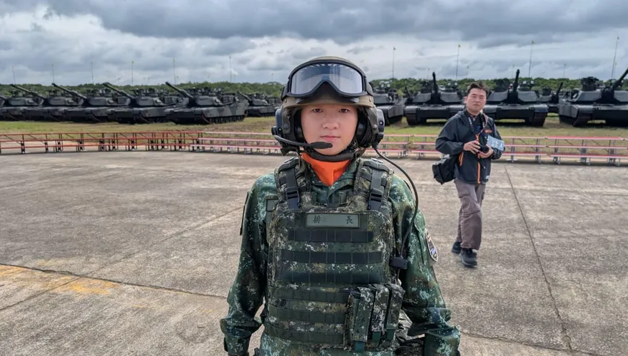 裝甲英雌！女排長邱郁晴帶領官兵發揮M1A2T戰力