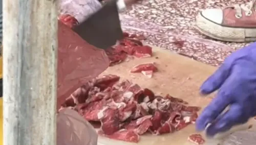 影/噁！台南「老泰羊肉」員工地上剁肉　業者：他手受傷