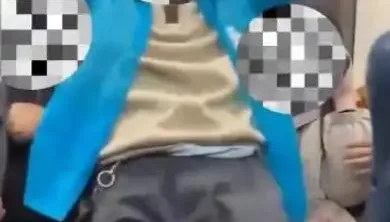 影/又見讓座糾紛？上海地鐵老人拒愛心座位　竟強行坐女乘客腿上