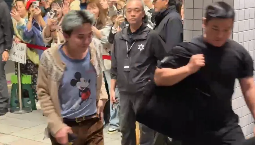 影/直擊！GD演唱會後現身金豬食堂慶功　粉絲擠爆餐廳外