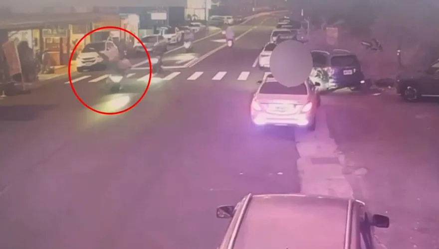 影/為救浪貓！苗栗7旬婦過馬路遭2騎士撞死　兒直擊崩潰