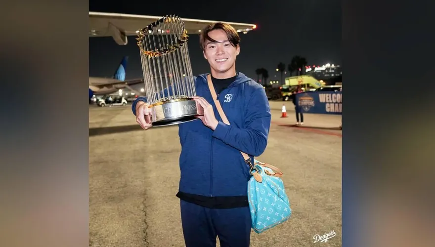 MLB/道奇飛抵洛杉磯！山本由伸曬40萬LV包　隊友也揹同款