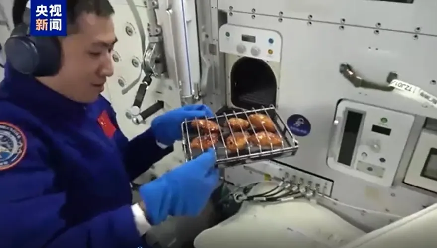 影/宇宙燒烤店開張！陸空間站切換為美食頻道　首次實現太空烤雞翅
