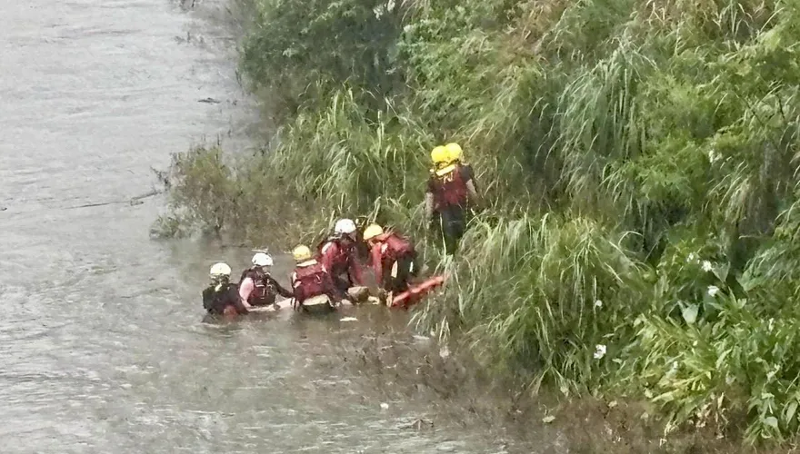 新北瑞芳女子墜橋落入基隆河　警消尋獲無生命跡象