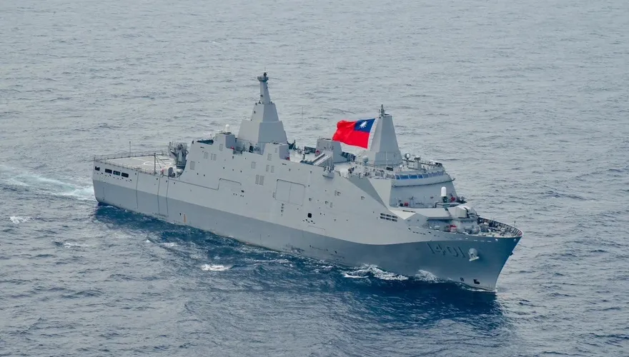 玉山號兩棲艦俥葉缺損　海軍：將就人為、環境及外力調查