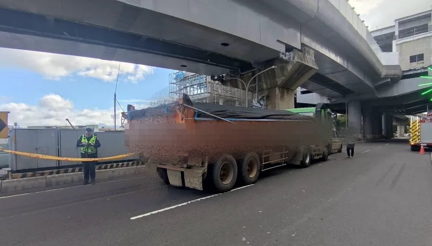 新北鶯歌驚傳死亡車禍　行人遭曳引車輾過當場死亡