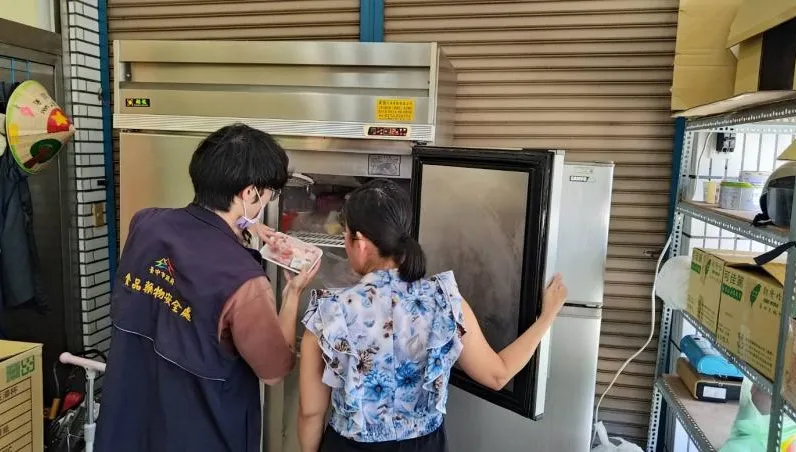押解豬農兒返家！衛生局採9檢體驗非洲豬瘟　結果均為陰性