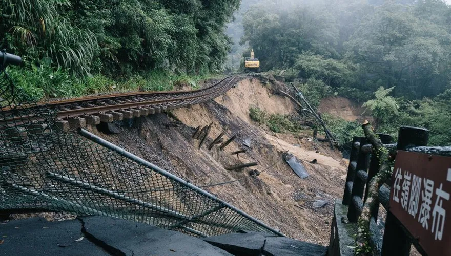 強降雨致災！台鐵平溪線停駛至2026年1月30日　瑞芳＝菁桐改客運接駁