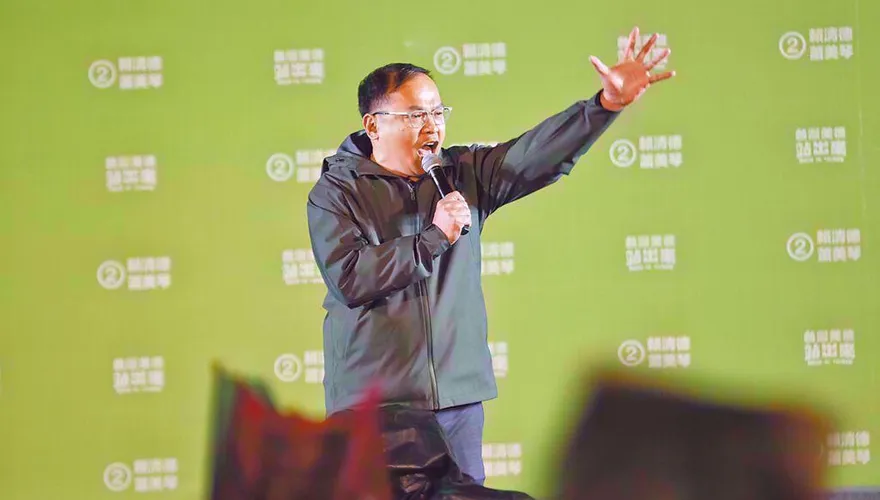 王義川大翻車！談健保費調漲扯陸配　遭醫藥記者狠打臉