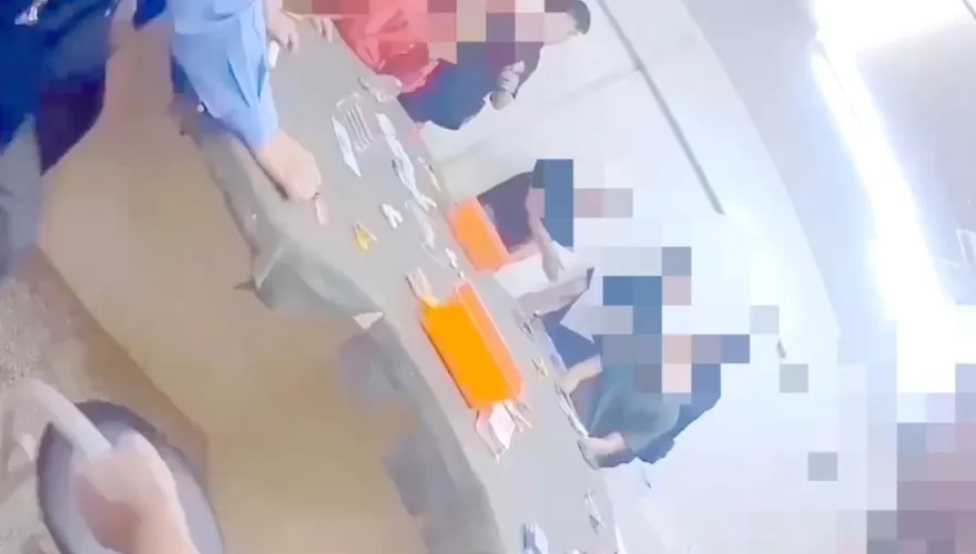 影/白天洗車晚上地下室變賭場！　萬華警一網打盡17人