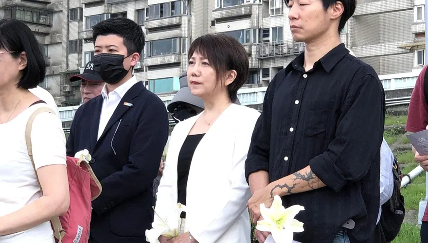 鄭麗文秋祭追思遭抨擊　黃敬平反擊：范雲也曾去獻花！