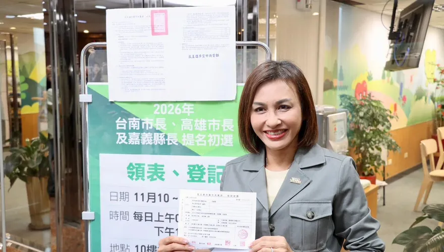 高雄市長民調邱議瑩領先！侯漢廷狠酸：垃圾越多民調越高？