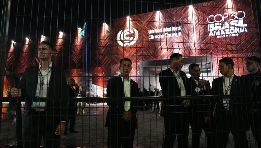 影/COP30聯合國氣候峰會傳衝突　抗議者闖入管制區2保全輕傷