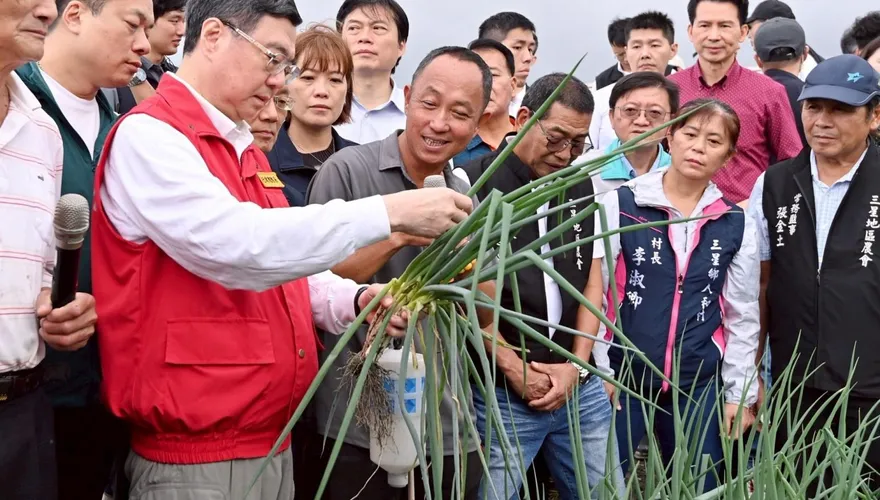 鳳凰颱風釀宜蘭大淹水！行政院長卓榮泰視察三星蔥災損
