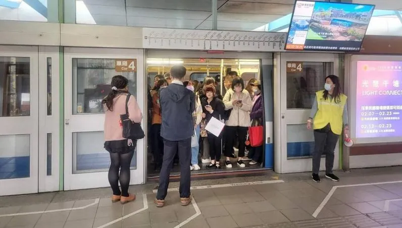 乖乖排隊卻被罵！他站另一條候車線被指責插隊　北捷給答案