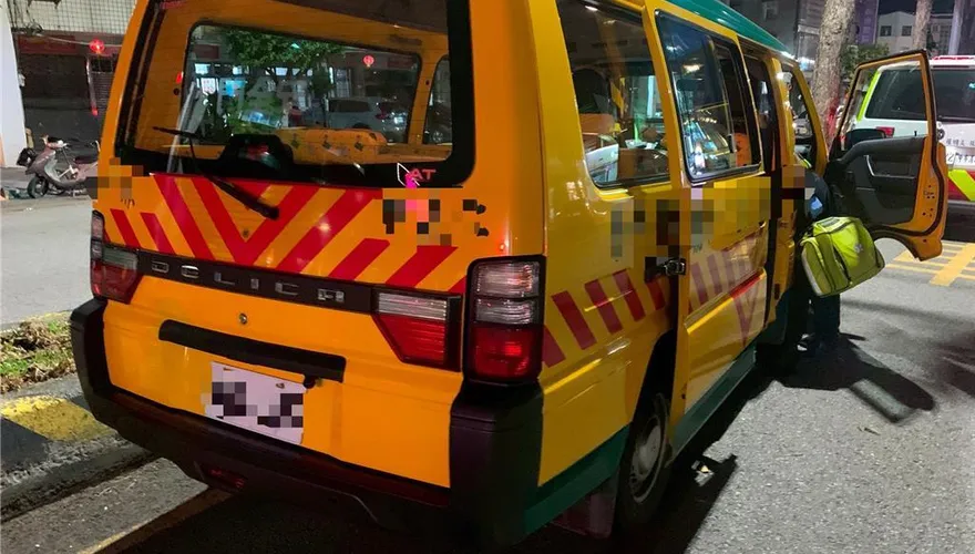台中娃娃車司機突發腦溢血自撞安全島　6童與老師驚魂未傷