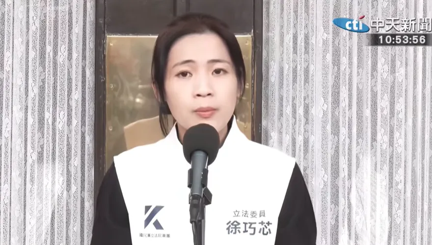 徐巧芯罵沈伯洋！本尊旁聽被抓包影片曝　她笑噴喊：選台北市長加油喔