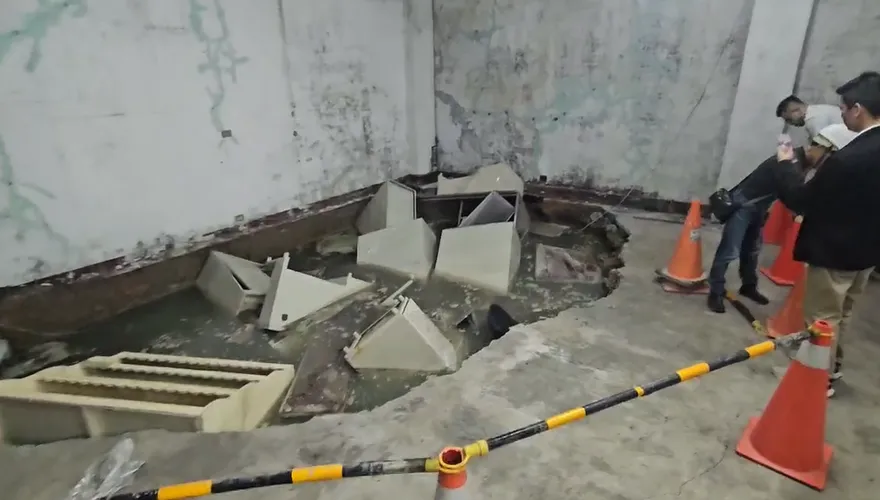 影/基隆工地挖呀挖釀鄰損　倉庫冒巨大坑洞「吞掉家具」