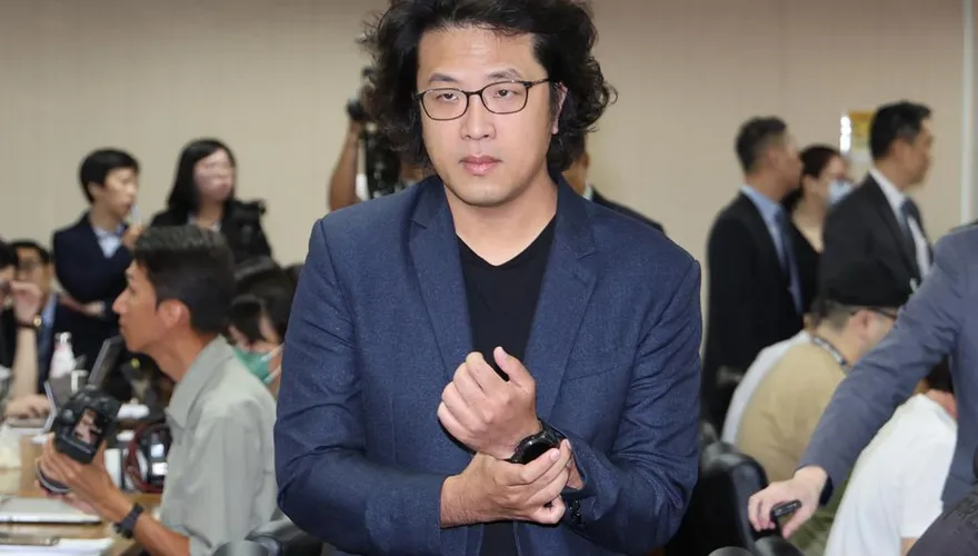 沈伯洋又語出驚人！護黑熊嗆「去故宮就會被洗腦」？他不忍怒開轟