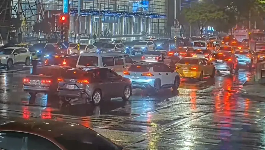 影/汐止南港昨晚塞車2小時　警方：展覽撤場加下班車潮