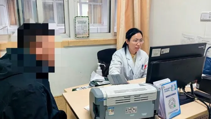 不會老？陸53歲男子「童顏童聲」　罹患罕見疾病半世紀才確診