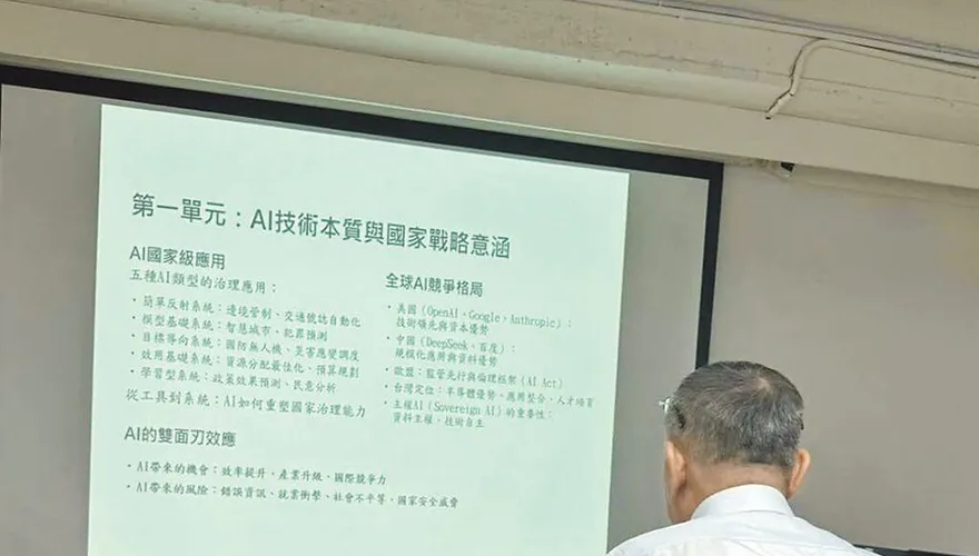 柯文哲低調回民眾黨中央辦公？　黨魁出面澄清：只是同棟大樓