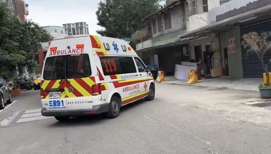 影/三重男5樓電梯井墜落1樓　命危送醫搶救